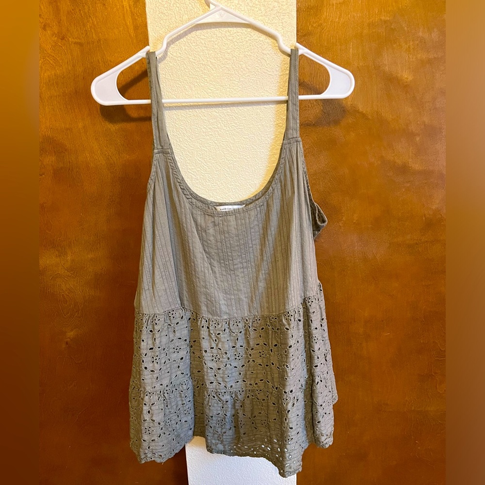 American Eagle dressy tanktop. XXL. It is a pine color. A variation of green.